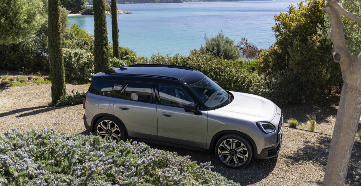 P90556699_highRes_mini-countryman-se-a